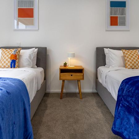 Luxury Living: 2-Bedroom Retreat In クライストチャーチ エクステリア 写真