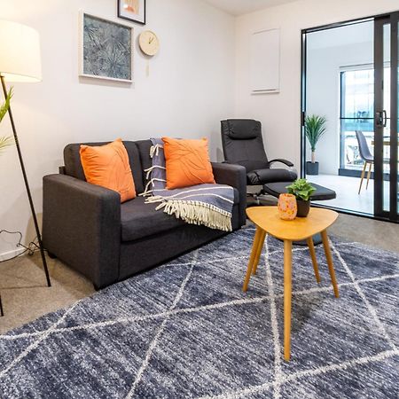 Luxury Living: 2-Bedroom Retreat In クライストチャーチ エクステリア 写真