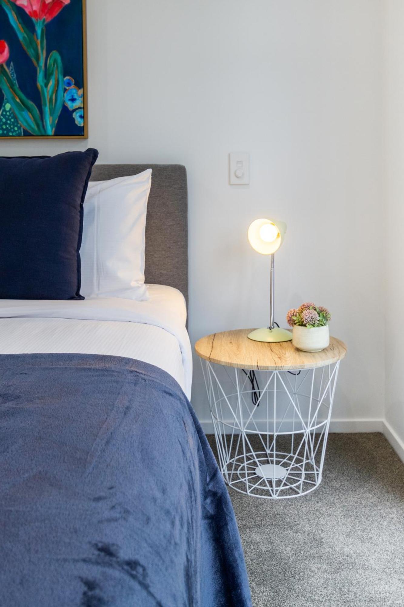 Luxury Living: 2-Bedroom Retreat In クライストチャーチ エクステリア 写真