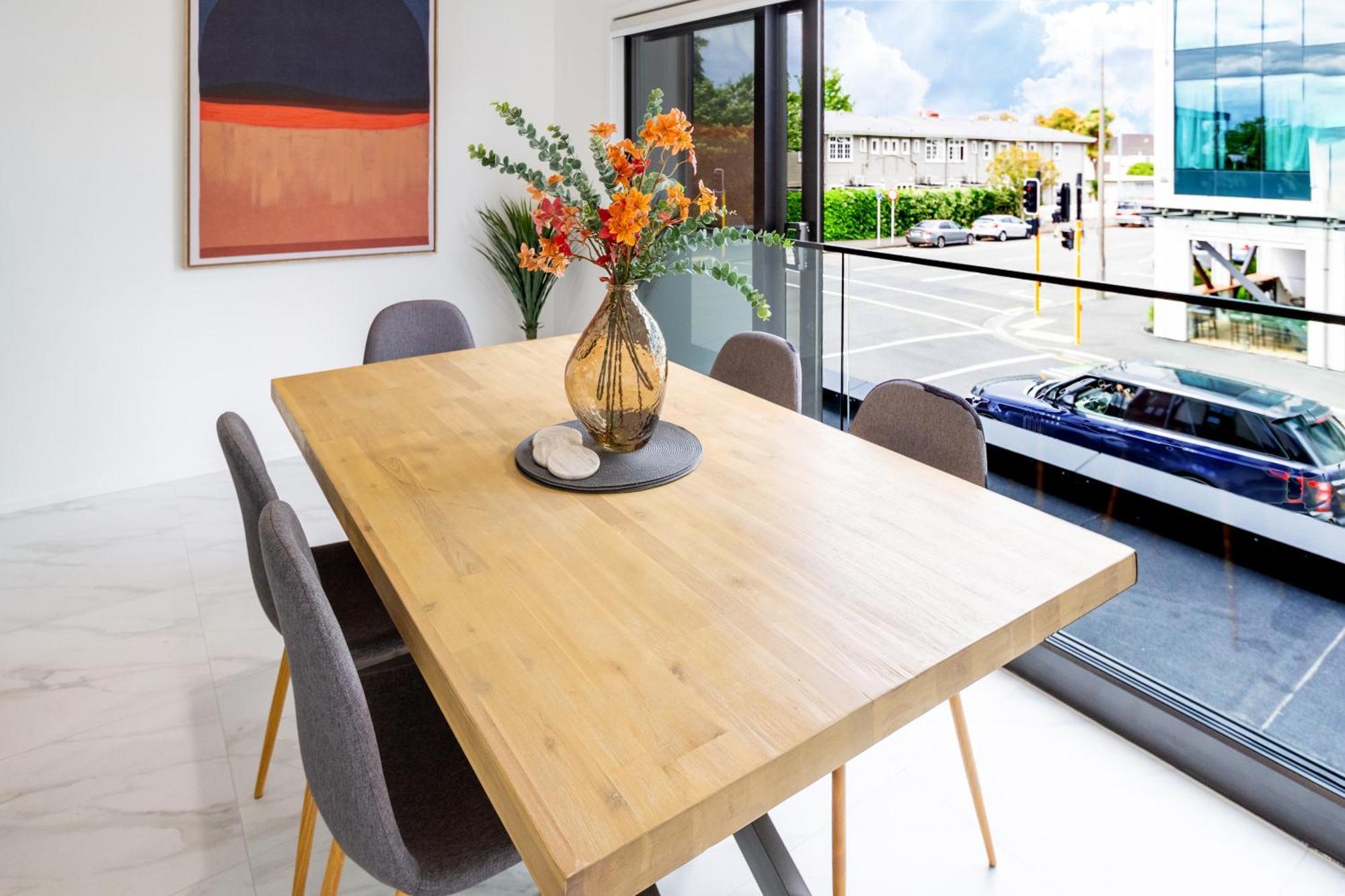 Luxury Living: 2-Bedroom Retreat In クライストチャーチ エクステリア 写真
