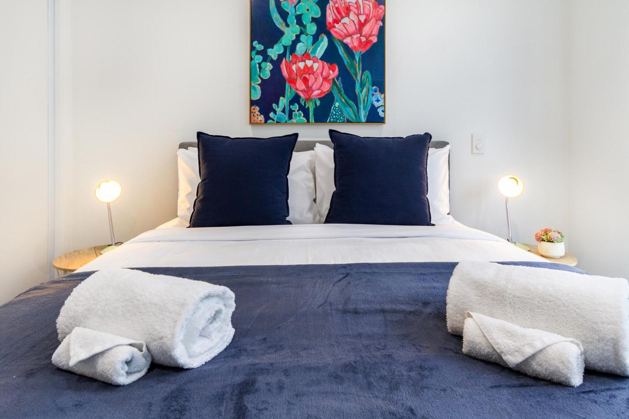 Luxury Living: 2-Bedroom Retreat In クライストチャーチ エクステリア 写真