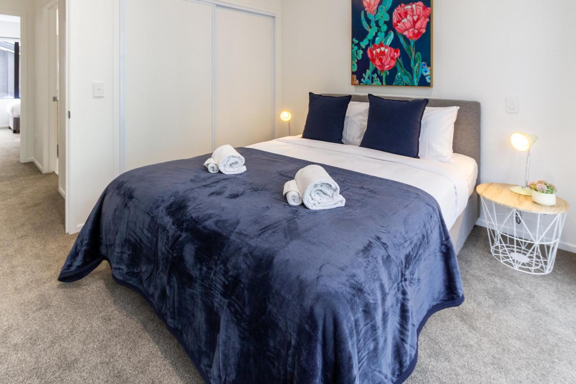 Luxury Living: 2-Bedroom Retreat In クライストチャーチ エクステリア 写真